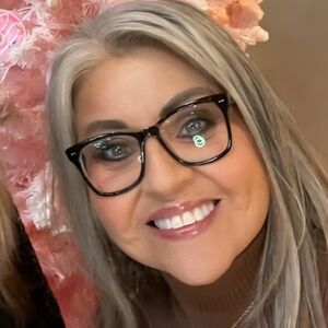 Meet your Posher, Angie